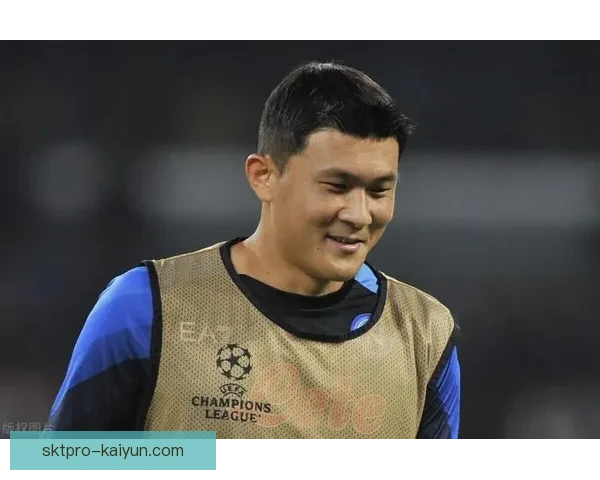 金玟哉展现出色出球能力 备受足坛热议