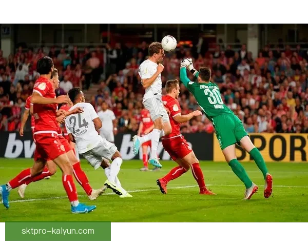 戴维斯在拜仁的关键角色持续提升球队战术灵活性与活力表现稳健